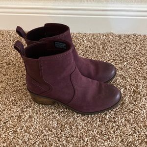 Waterproof burgundy Teva boots size 9